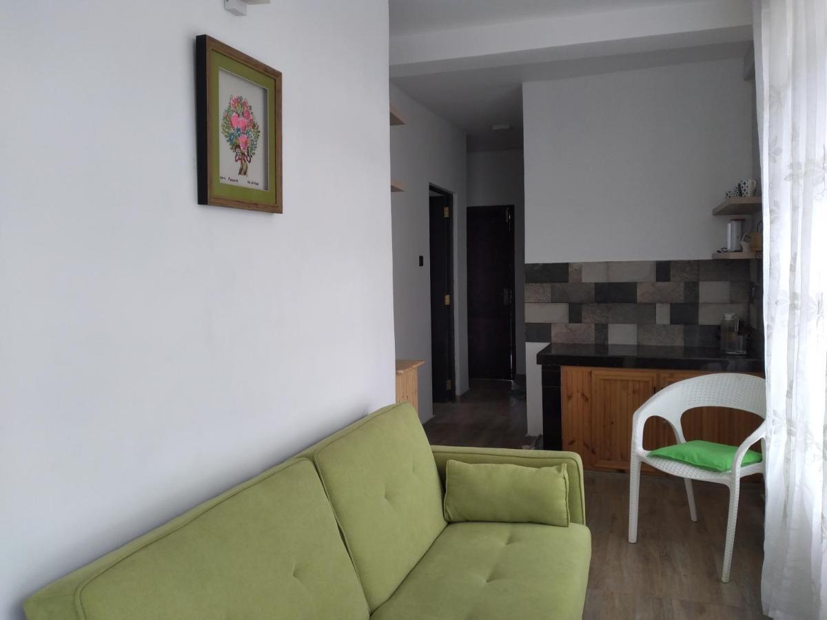 Sky Lounge Ξενοδοχείο Νουβάρα Ελίγια Εξωτερικό φωτογραφία